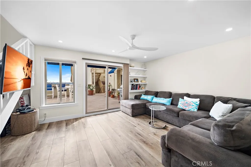 711 Pacific Coast 330, Huntington Beach, California 92648 home-pic-4